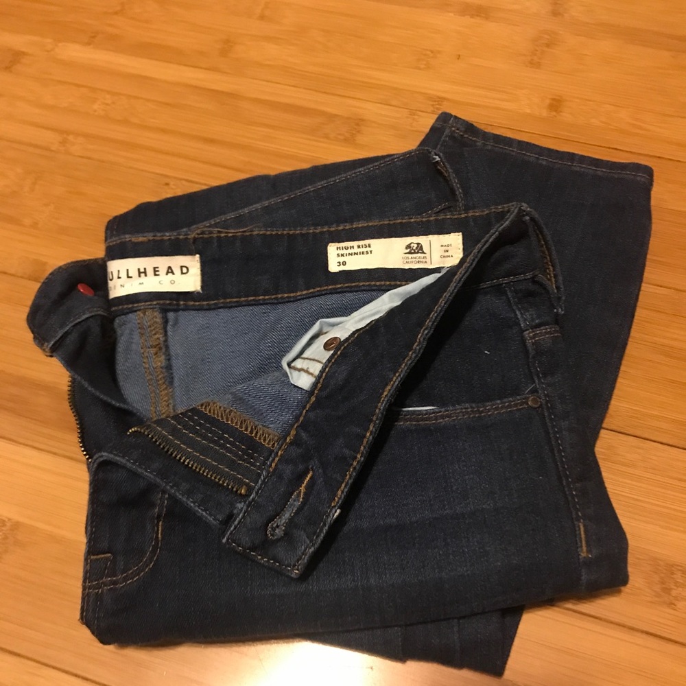 Bullhead high rise skinniest jeans with knee slits